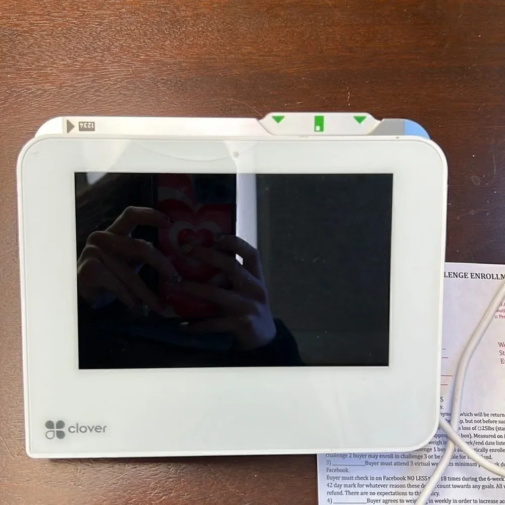 Clover Credit Card Machine - Picture 1 of 5